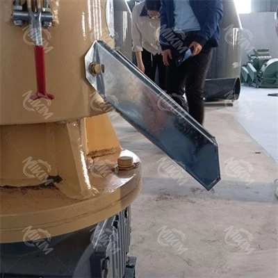 Mașină de producere a combustibilului peleți din biomasă