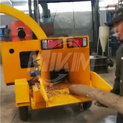 Concasor automat mare de lemn